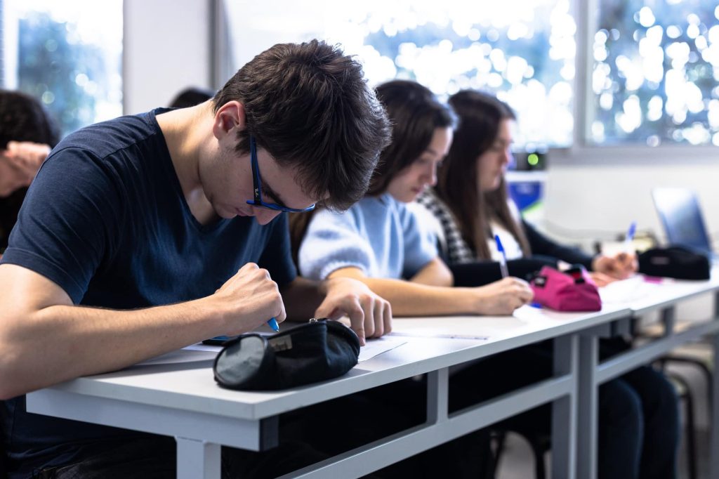 étudiant en prépa médecine à Clermont-Ferrand chez Prépa Santé B. Coaching, entraide et réussite aux examens de l'UCA.